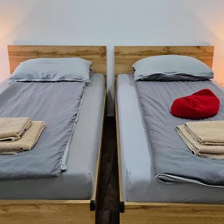 ホームステイ Riverstone Retreat ヤイツェ